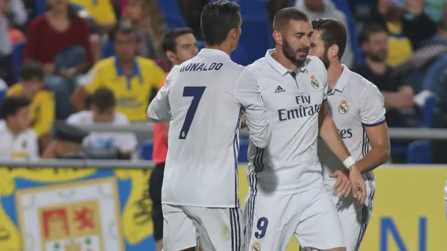 Benzema celebra un gol con el Real Madrid