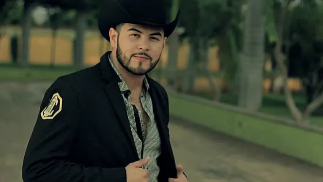 Eduardo Ochoa en su video titulado La manera