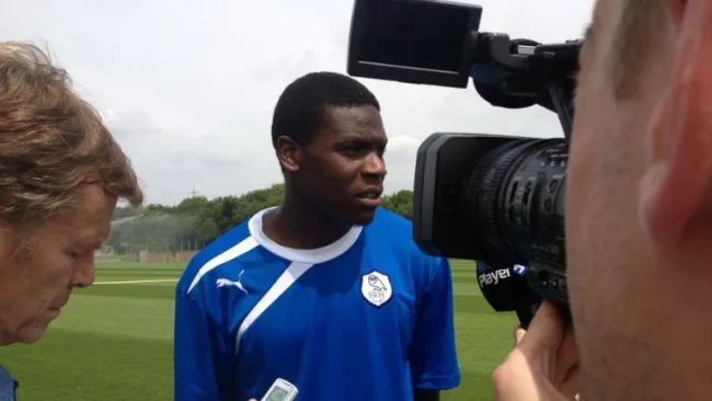 Jérémy Hélan da una entrevista a los medios