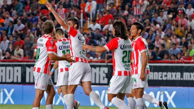 Los jugadores del Necaxa celebran uno de los goles frente al NYC