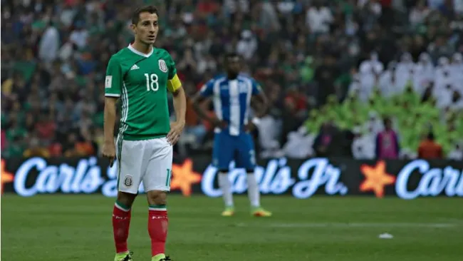 Guardado durante un partido con el Tri