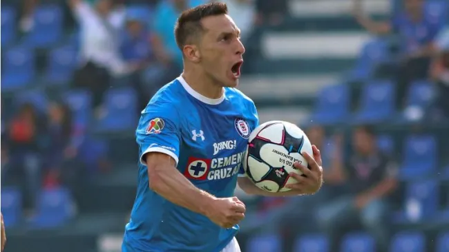 Chaco celebra un gol con Cruz Azul