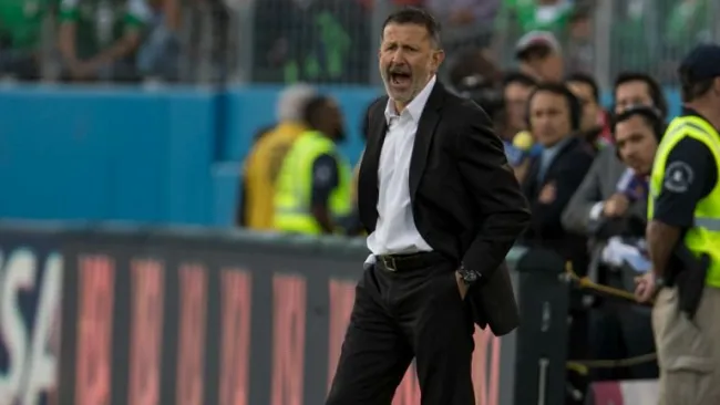 El técnico del Tri durante el encuentro frente a Nueva Zelanda