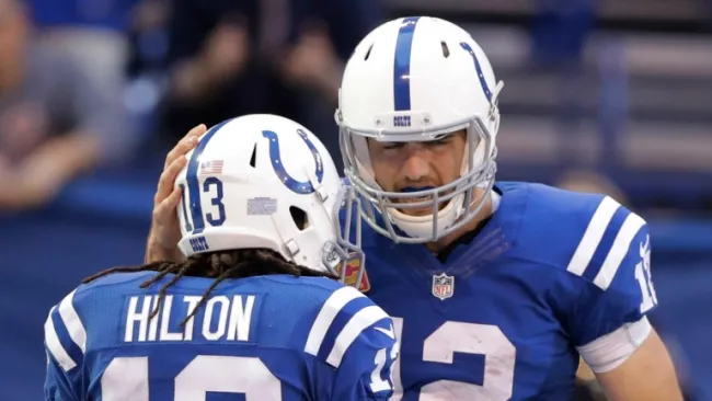 Andrew Luck y Hilton celebran el TD de la victoria