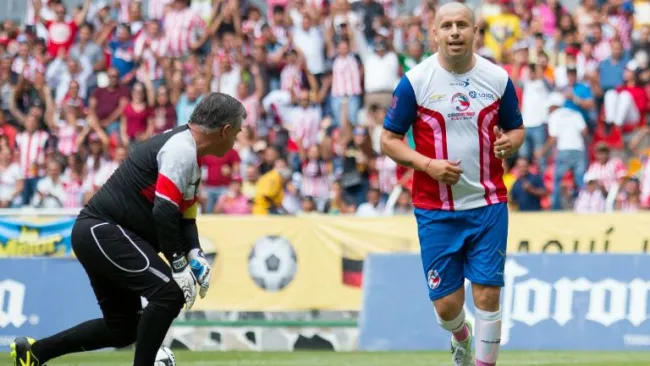 Bofo celebra su gol en el Clásico de Leyendas