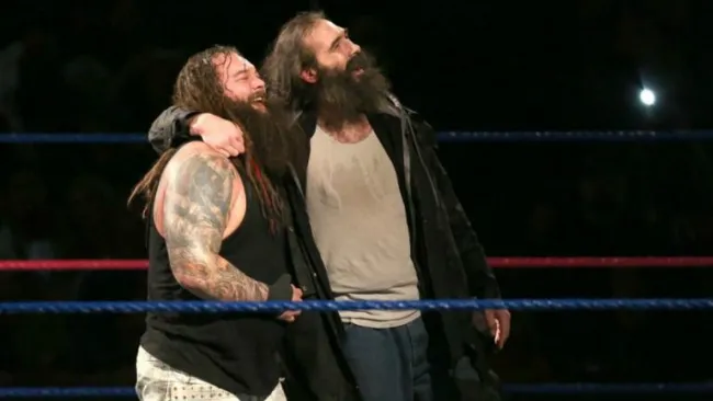 Bray Wyatt y Luke Harper después de la lucha en No Mercy