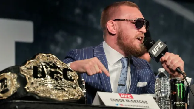 Conor McGregor en una conferencia de prensa