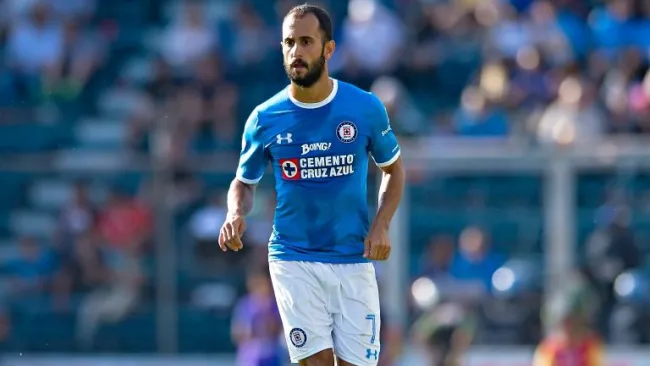 Víctor Vázquez, durante el partido entre Cruz Azul y Pumas de Apertura 2016