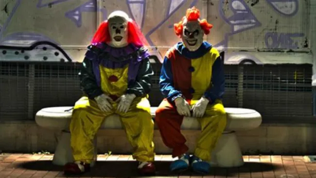 Los payasos 'asesinos' buscan espantar a personas en las calles