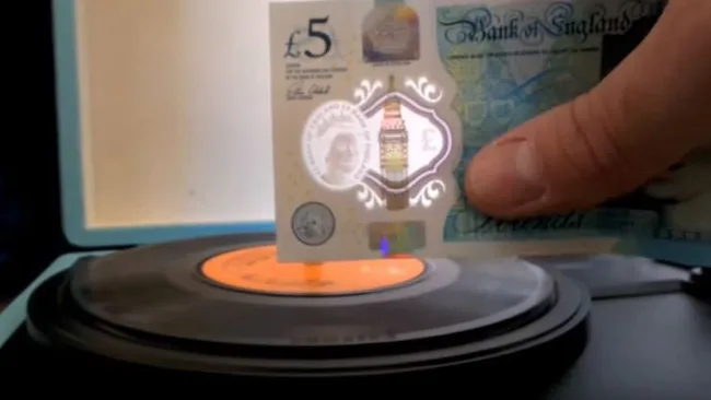 Con billete tocan discos de acetate