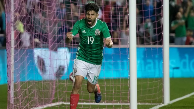 Oribe Peralta festeja su gol contra Panamá