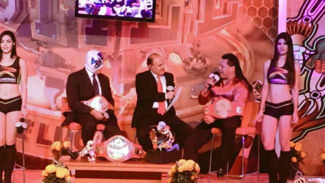 Atlantis y Último Guerrero en la conferencia de prensa
