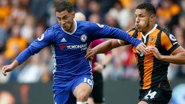 Hazard durante un encuentro con los Blues