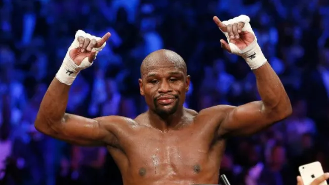 Floyd Mayweather festeja una victoria