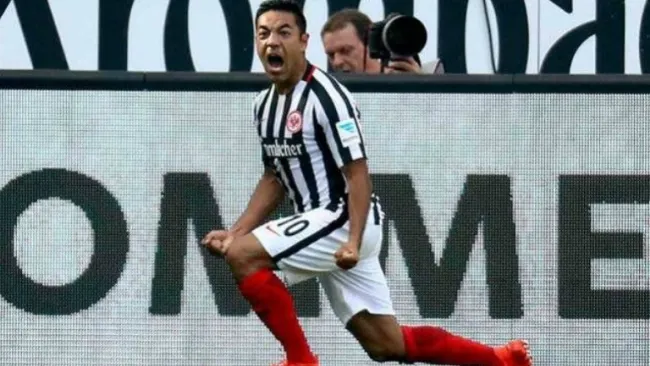 Fabián celebra uno de sus goles con el Frankfurt