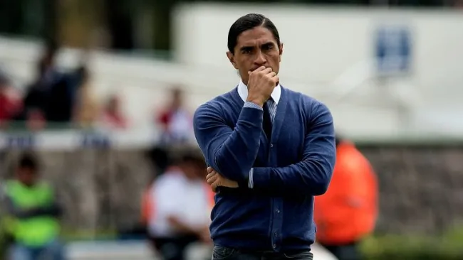 Franciso Palencia observa el partido entre Toluca y Pumas del Apertura 2016