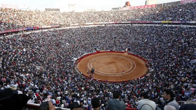 La Plaza México en una tarde de toros