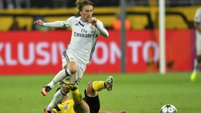 Luka Modric disputa un partido de Champions con el Madrid