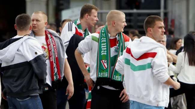 Aficionados del Legia de Varsovia en la Puerta del Sol de Madrid