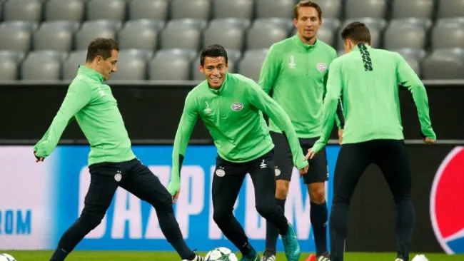 Guardado y Moreno en un entrenamiento