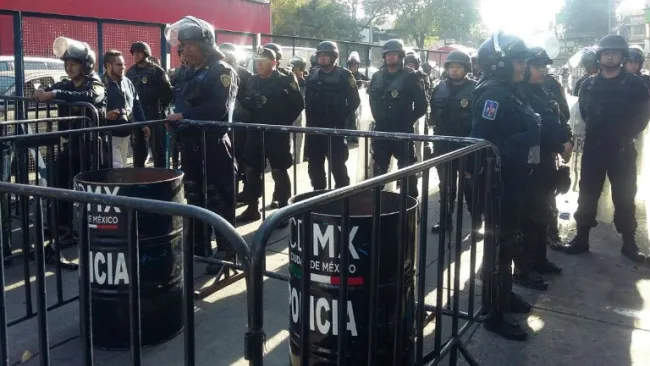 Elementos de seguridad a las afueras del Azul