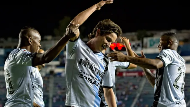 Fierro celebra un gol en el Estadio Azul