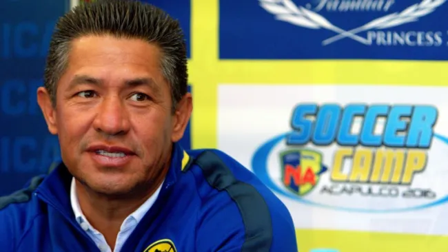 Ignacio Ambriz durante una conferencia de América