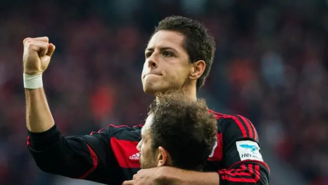 Javier Hernández celebra un gol con el Leverkusen