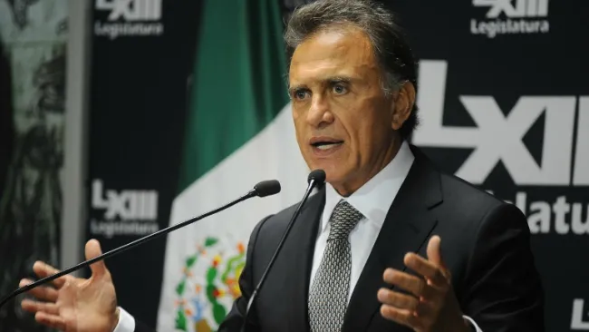 Yunes ofrece un discurso