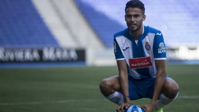 Diego Reyes porta la camiseta del Espanyol 