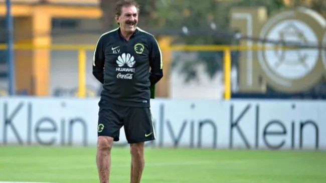 Ricardo La Volpe en el entrenamiento del América
