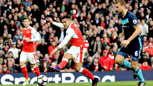 Alexis Sánchez manda un disparo a la portería del Middlesbrough