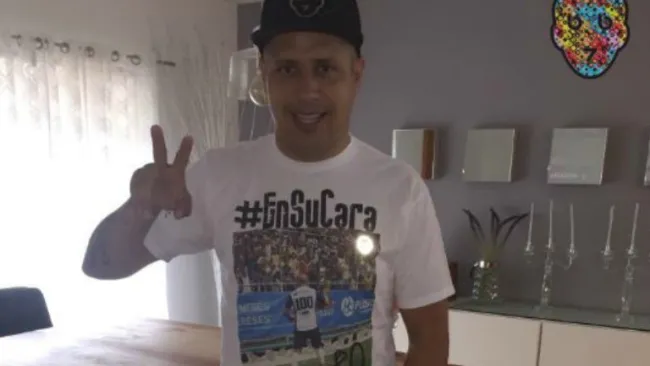 Bofo Bautista con su playera dedicada al América