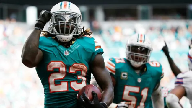 Jay Ajayi celebra un touchdown en el juego contra Bills 