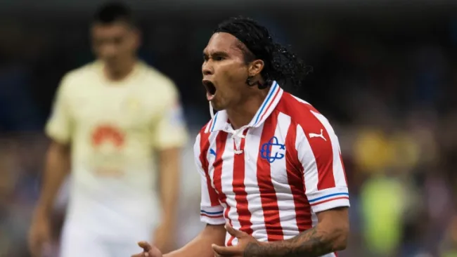 Carlos Peña celebra su gol frente al América en el Apertura 2016
