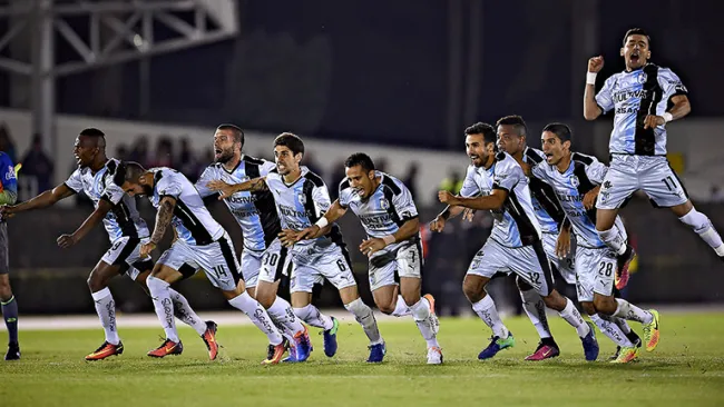 Los Gallos celebran tras ganar en la tanda de penaltis