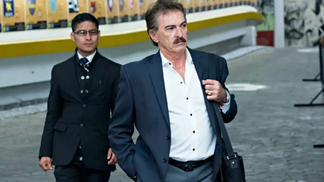La Volpe, en su llegada al Estadio Azteca