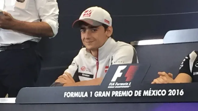 Esteban Gutiérrez habla en conferencia de prensa