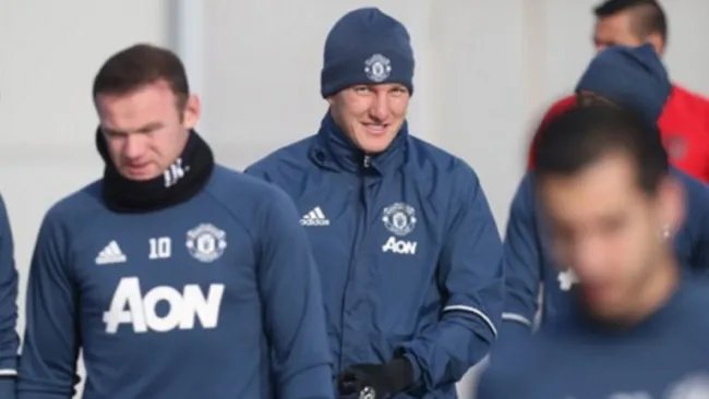 Schweinsteiger en su regreso a los entrenamientos con el United
