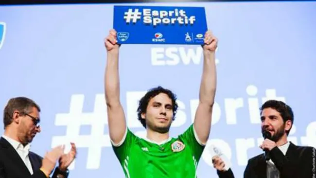 Ulibarri recibe su premio en Francia