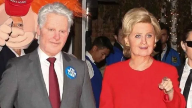 Katy Perry como Hilary Clinton y su novio Orlando Bloom fue disfrazado de Bill