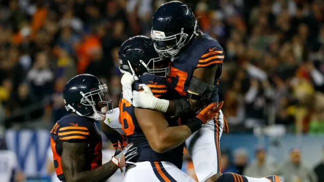 Los jugadores de los Osos celebran una jugada