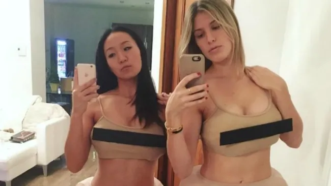 Genie Bouchard posa disfrazada de Kim Kardashian junto a una amiga 