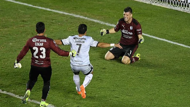 Tiago Volpi celebra al finalizar tanda de penaltis