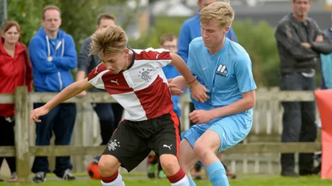 Billy Gilmour durante un partido con los Rangers de Glasgow