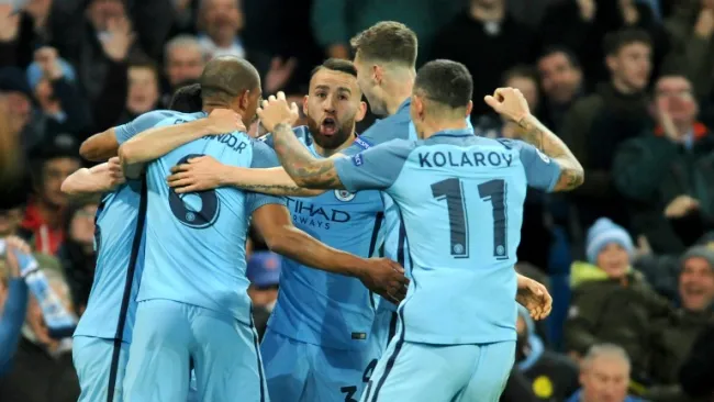 Los jugadores del Manchester City celebran uno de los goles anotados frente al Barcelona en Champions