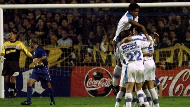 Los jugadores de Cruz Azul festejan el gol anotado en la Final de la Copa Libertadores 2001