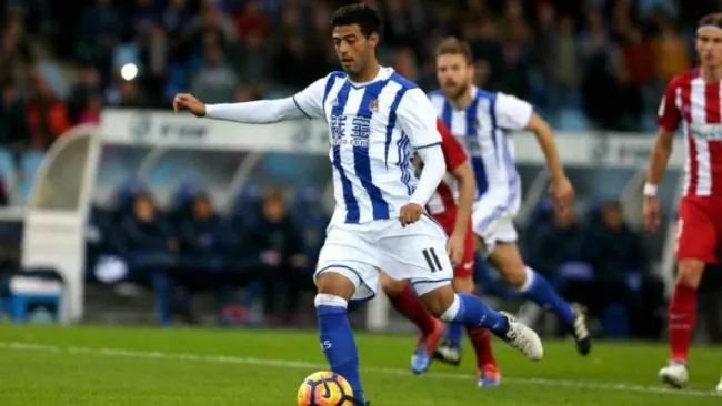 Carlos Vela cobra una pena máxima