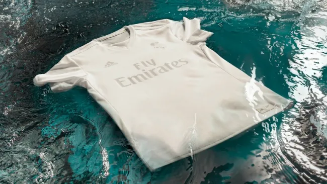 Las playeras están hechas de botellas de plástico