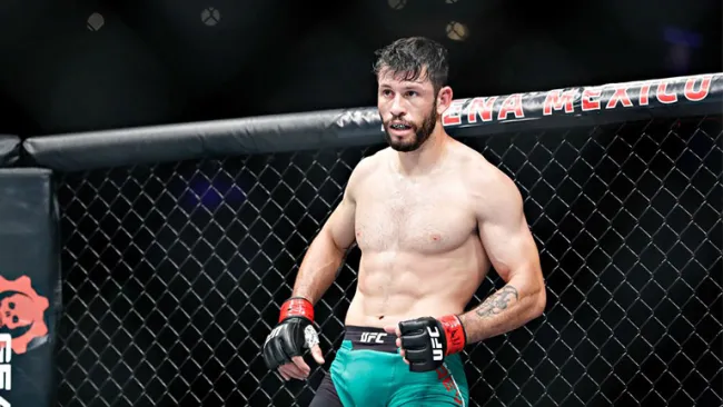 Polo Reyes durante su pelea en UFC Fight Night México